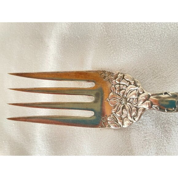 🌸 Antique Wallace Silverplate Cold Meat Serving Fork – 1902 Floral Pattern, 8" - Picture 4 of 9